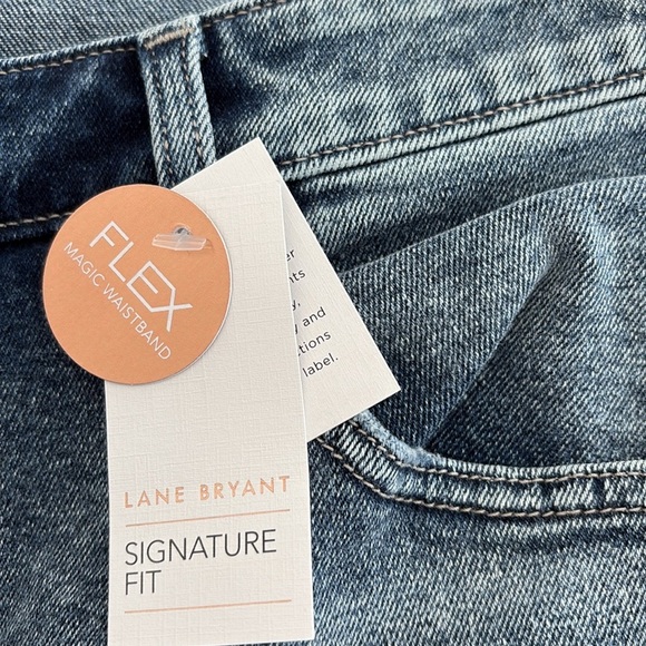 NWT Lane Bryant Distressed/Frayed Boyfriend Mid Rise Bermuda Shorts. Size 20 - Picture 12 of 15